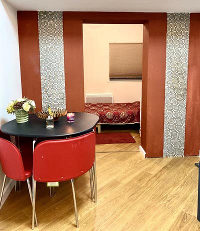 A detached well-being annexe with garden view  Main Photo