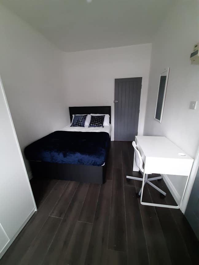 Double en-suite room  in  Radford  area  -  CV6  Main Photo