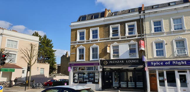 A double room available now in a great location Main Photo