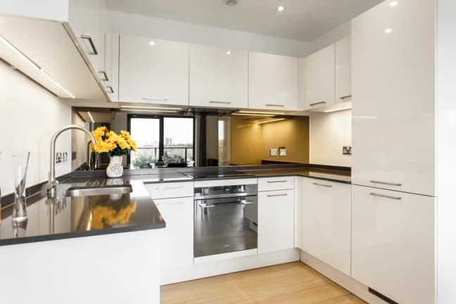 Fantastic Ensuite Room Close to Beach Main Photo