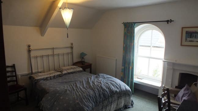  Double Bedroom in large family house Main Photo