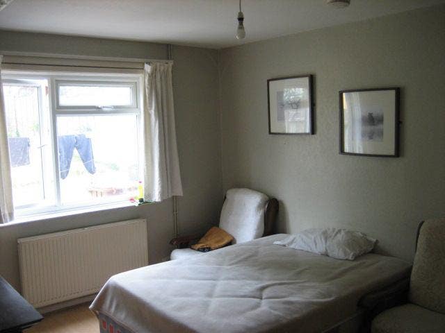 Clean, friendly house in excellent location Main Photo