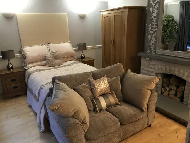 High Spec Double Room Woodland Setting  Main Photo