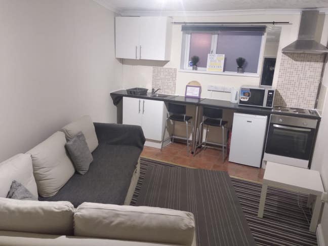 1 bedrm flat, Parking, gas,Wifi  included. Cathays Main Photo