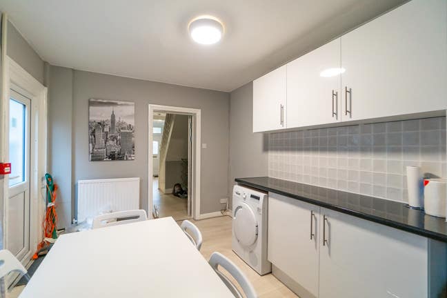 🍂 Autumn Sale! 🍂 Spacious Room in RG1 Main Photo