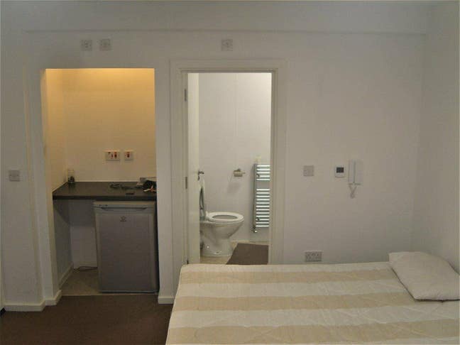  En Suite Double Bedsit, Kingsbury, NW9 (Park) Main Photo