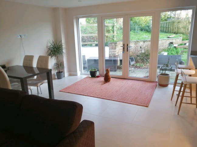  Huge room, kingsize bed, en suite in Modern House Main Photo