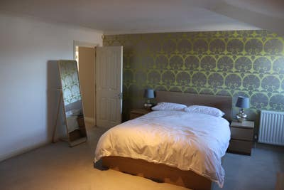 Mon to Fri only: Furnished king size room Main Photo