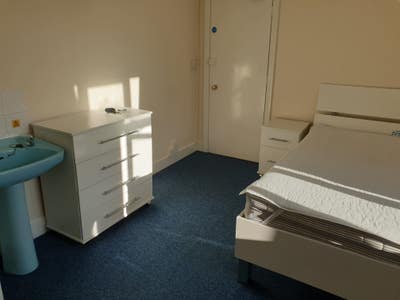Room Available- 2 Minute Walk to Train Station Main Photo