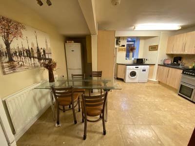 Double room in an all female house in Abington Main Photo