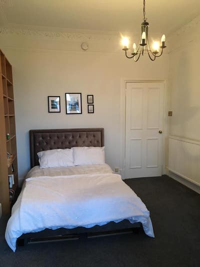 Beautiful spacious master bedroom Main Photo