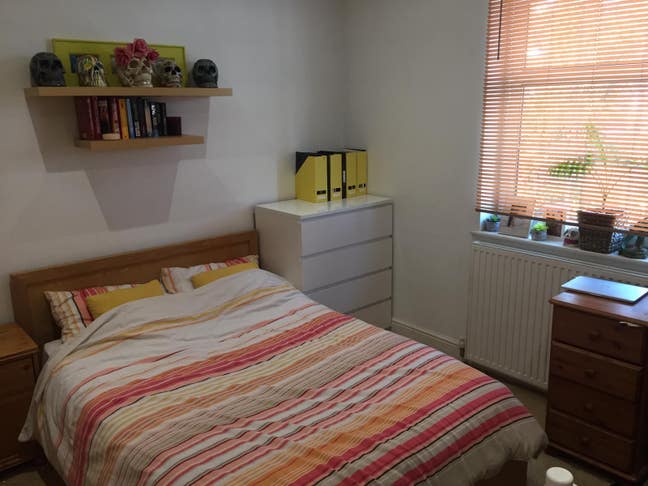 Quiet Furnished double room close to kingston   Main Photo