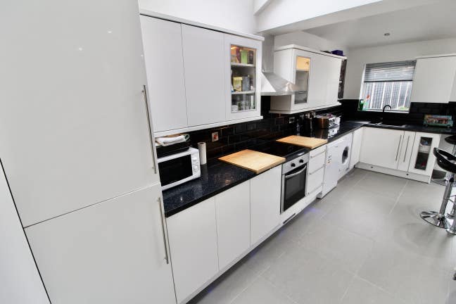 Female House Share Double Room Available Main Photo