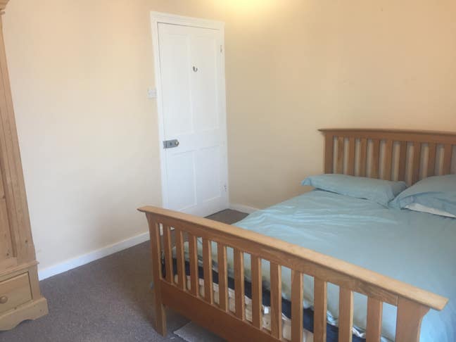 One bedroom in a furnished house to let  Main Photo
