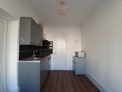 Brand new stunning studio flat, 4 mins walk to St Main Photo