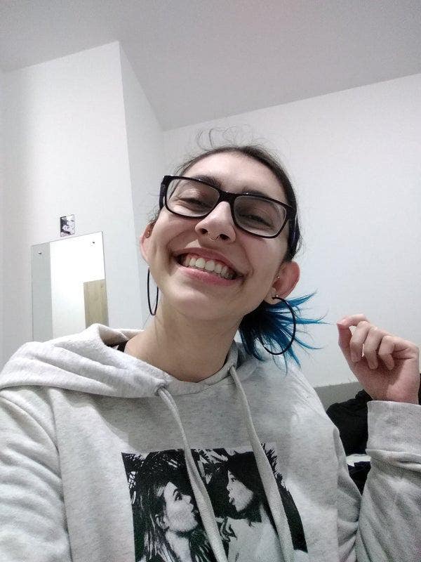 Professional Female seeks a single or double room Main Photo