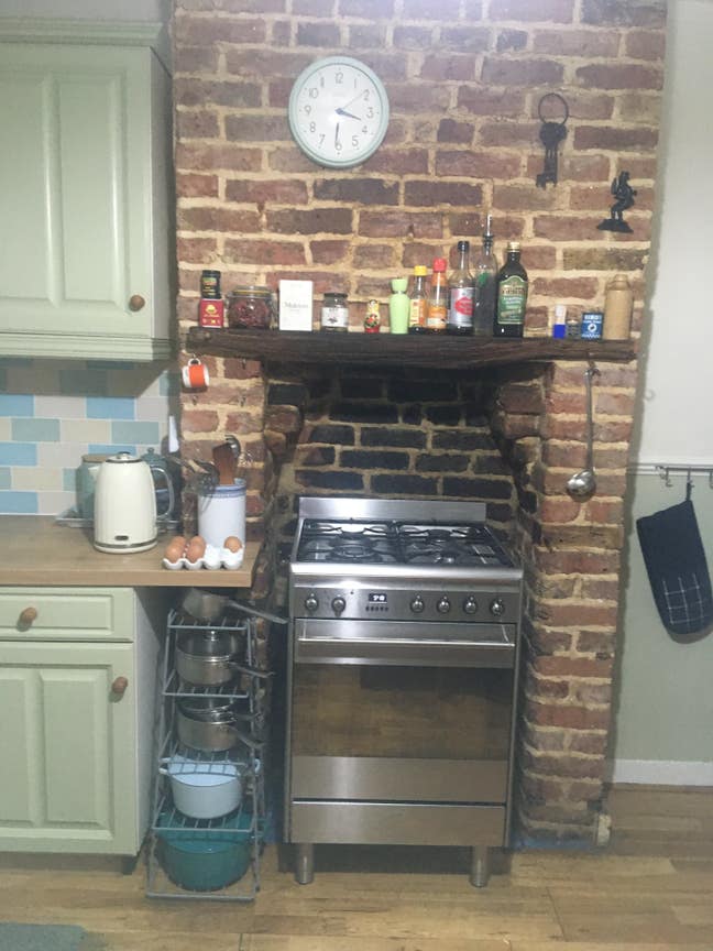 Spacious double room close to town center. Main Photo