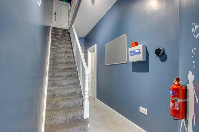 🏡 Large Double En-Suite Room - Close to Hospital Main Photo