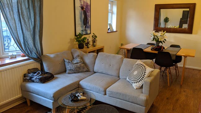 Small double room in amazing Monkspath area. Main Photo