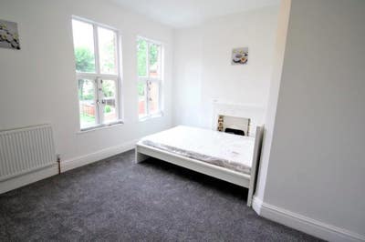 A Superb Double Bedroom in a Stunning Shared House Main Photo