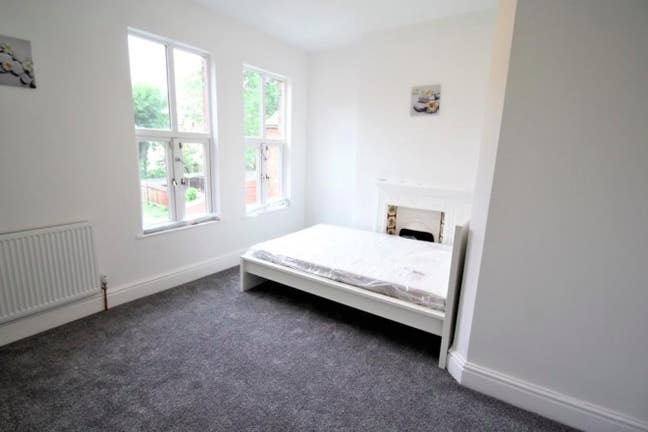 A Superb Double Bedroom in a Stunning Shared House Main Photo