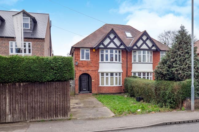 Luxury 4 bed house, newly decorated, BILLS  inc Main Photo