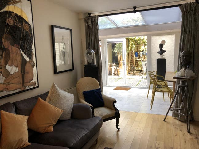 From 1st Dec - Room with king bed/fitted wardrobe  Main Photo