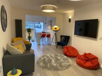 Double room with ensuite shower & toilet Main Photo