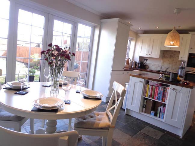 Double Room in Stunning House, ideally located Main Photo