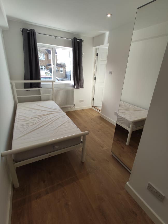 Self contained room for single occupancy Main Photo