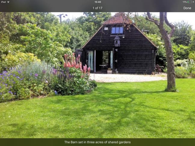 Detached barn ,all bills inc , ,..& jacuzzi .. Main Photo