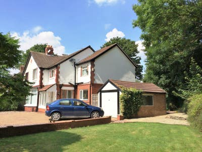 Closest Nice House in Telford to Central Park Main Photo