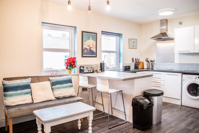 (NR2) -Large,beautiful Double room- Wkly clean Main Photo