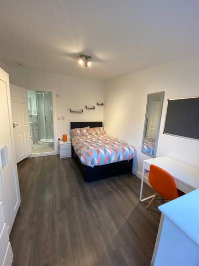 *Avail Aug*..En-Suite Rooms for Professionals Main Photo