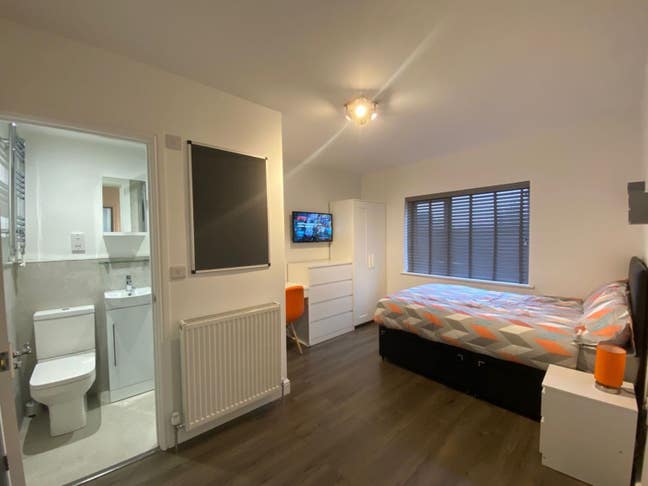 *Avail Aug*..En-Suite Rooms for Professionals Main Photo