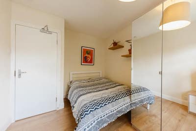 Charming Room on Female Household - Bills Included Main Photo