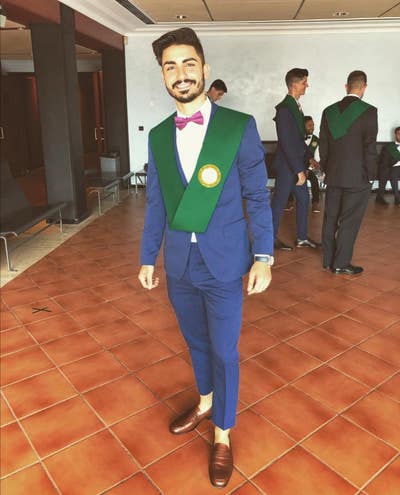 I am a professional male aged 31 looking for ... Main Photo