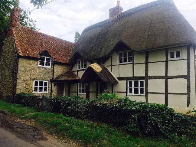 Room in beatiful period farmhouse-Forest Hill Main Photo
