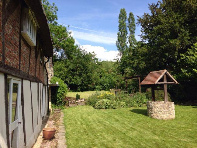 Room in beatiful period farmhouse-Forest Hill Main Photo