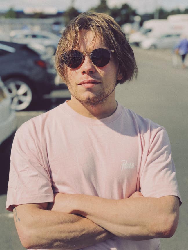 Young professional seeks flat in Edinburgh  Main Photo