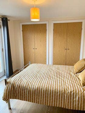 Double Room W/ Shared Bath - Bills Included Main Photo