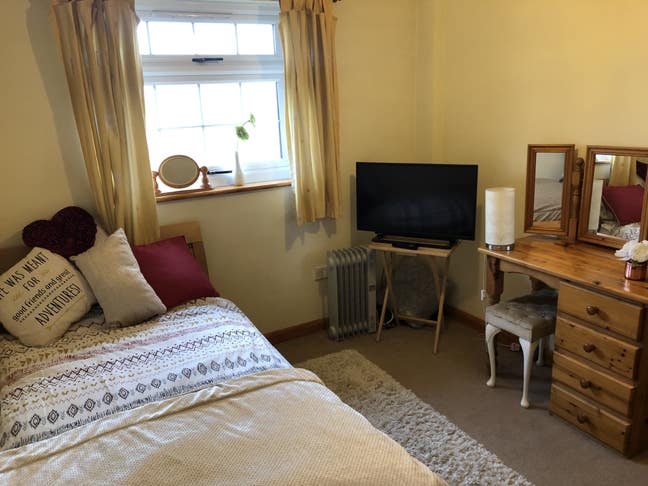 Double room! Next to Shepperton studio Main Photo
