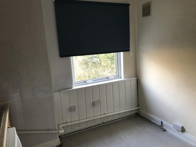 Unfurnished single bedsit Main Photo