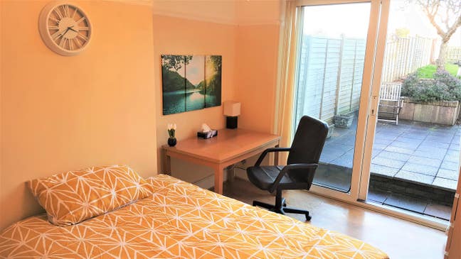 Spacious Double Room - Garden View - Fast Wifi Main Photo