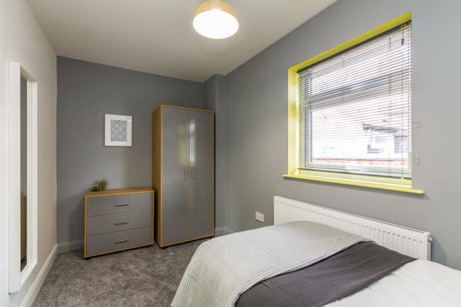 Wow! Stylish Refurbished Single off Suite Main Photo