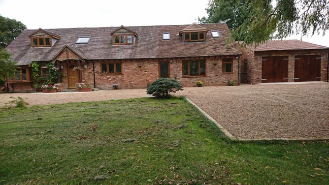 Fantastic all inclusive en suite double room  Main Photo