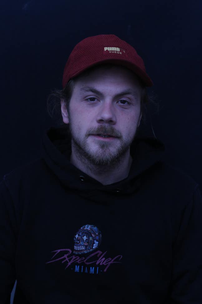 Looking for a property/room or buddy up Main Photo