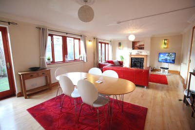 Single room in central city luxury townhouse Main Photo