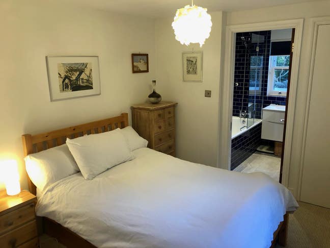Double Bedroom, en-suite, own kitchen/living room Main Photo