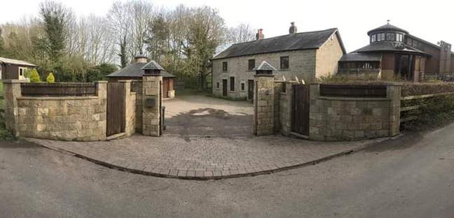 Large Double Room En-Suite in an amazing House Main Photo